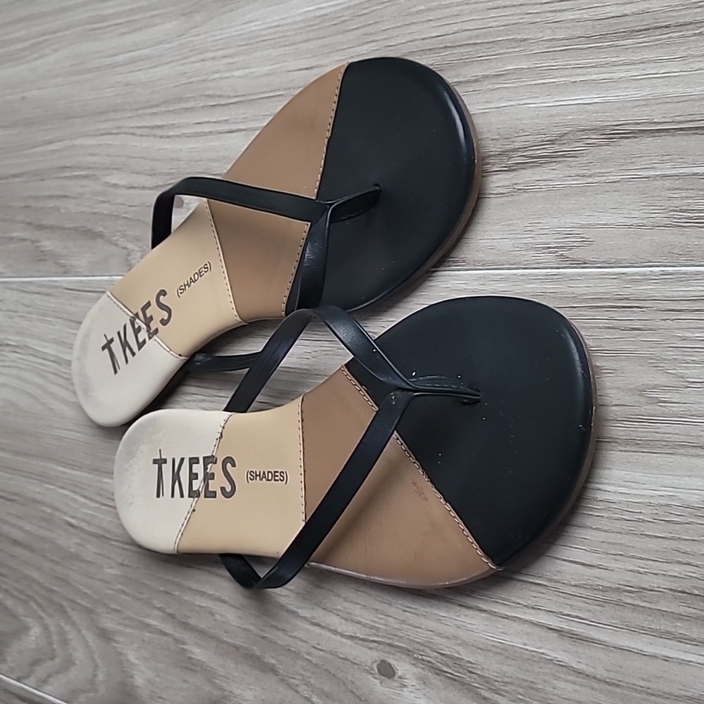 3/$20🎉 TKEES Contours Flip Flops Dark Horse Brown Black Thong Sandals Size 6